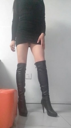 ️美腿美乳骚人妻【橘娘】最新VIP付费群作品，道具自慰边插边喷水 截图2
