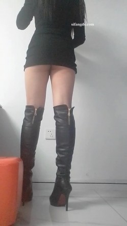 ️美腿美乳骚人妻【橘娘】最新VIP付费群作品，道具自慰边插边喷水 截图10