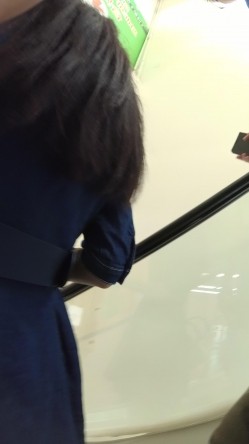 北京地铁商圈CD系列2，掀裙被小姐姐发现差点被打手，大神不怕还继续拍 截图4