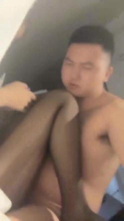 新来的骚货，拜金女，开着特斯拉去车震，【柔柔早点睡】，KTV塞跳蛋，车震，酒店开房一条龙 截图2
