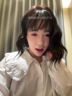 ️极品反差甜妹【lucy2027】表情非常可爱的学生妹趁着没人在教室和厕所自慰 截图4