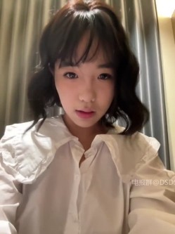 ️极品反差甜妹【lucy2027】表情非常可爱的学生妹趁着没人在教室和厕所自慰 截图7