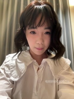 ️极品反差甜妹【lucy2027】表情非常可爱的学生妹趁着没人在教室和厕所自慰 截图8