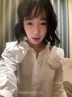 ️极品反差甜妹【lucy2027】表情非常可爱的学生妹趁着没人在教室和厕所自慰 截图10