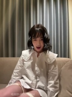 ️极品反差甜妹【lucy2027】表情非常可爱的学生妹趁着没人在教室和厕所自慰 截图11