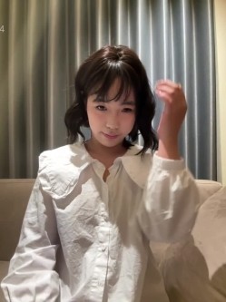 ️极品反差甜妹【lucy2027】表情非常可爱的学生妹趁着没人在教室和厕所自慰 截图14