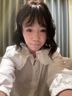 ️极品反差甜妹【lucy2027】表情非常可爱的学生妹趁着没人在教室和厕所自慰 截图15