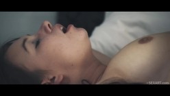 sexart.17.12.08.emylia.argan.and.taylor.sands.hair.episode.5.breakthrough.mp4 截图2