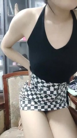 【七七爱吃饭】清纯反差婊~戴起眼镜真骚~密码房道具自慰 截图9