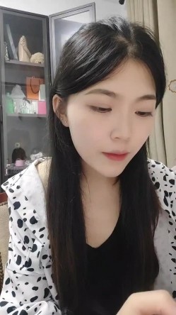 【七七爱吃饭】清纯反差婊~戴起眼镜真骚~密码房道具自慰 截图13