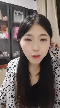 【七七爱吃饭】清纯反差婊~戴起眼镜真骚~密码房道具自慰 截图14