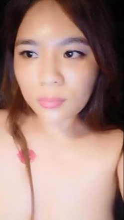 风骚少妇深夜户外车震 给炮友在车里口交 舔逼 手指揉阴蒂 女上位插了几下 然后深喉 口爆 截图16