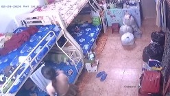 保安队长利用职务之便 ️偷偷在员工宿舍安装摄像头偷拍美女在宿舍内换衣服 截图1