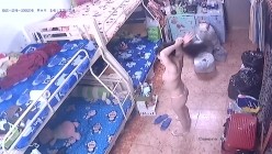 保安队长利用职务之便 ️偷偷在员工宿舍安装摄像头偷拍美女在宿舍内换衣服 截图10