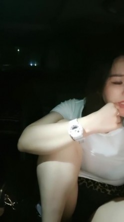 大奶熟女大姐 你鸡吧都不硬还操 吹一下 啊啊用力操我 和大哥玩刺激路边车震 无套内射 大哥紧 截图2