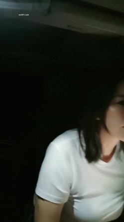 大奶熟女大姐 你鸡吧都不硬还操 吹一下 啊啊用力操我 和大哥玩刺激路边车震 无套内射 大哥紧 截图7