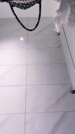 名媛极品黑丝御姐【小夭儿】商场户外~丝袜高跟~跳蛋狂震喷水 截图3