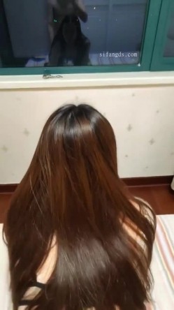 原档泄密流出 颜值不错的广州白领骚女穿着各式情趣内衣和男炮友性爱自拍 截图4