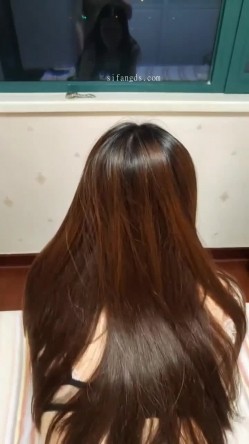 原档泄密流出 颜值不错的广州白领骚女穿着各式情趣内衣和男炮友性爱自拍 截图5