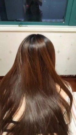 原档泄密流出 颜值不错的广州白领骚女穿着各式情趣内衣和男炮友性爱自拍 截图12