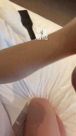 推特优质超强调教大佬玩女高手重庆烟枪 万磁王 凝望等新品失控潮喷边肏边喷一字马虐阴都是极品模特完整时长 截图6
