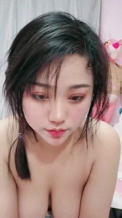 清纯带点性感肉感美女夫妻居家啪啪，揉捏大白奶子，上位骑乘扭动屁股，扶着大屁股后入，撞击奶子一直晃动 截图6