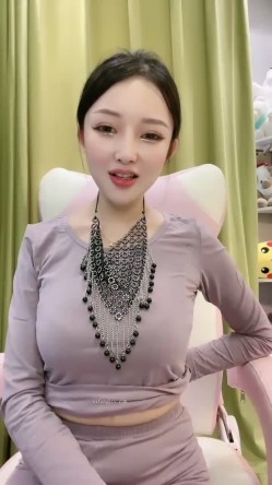 高挑身材长腿车模下海！虽然脸上整了容 但整的挺好看，有点高级感，瑜伽服太修身 显身材了，可惜逼好宽啊 像是生过娃的女人 截图6