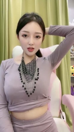 高挑身材长腿车模下海！虽然脸上整了容 但整的挺好看，有点高级感，瑜伽服太修身 显身材了，可惜逼好宽啊 像是生过娃的女人 截图7