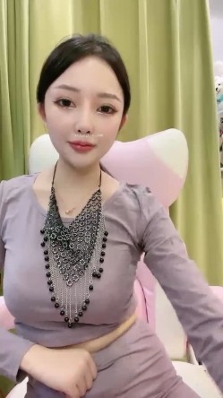 高挑身材长腿车模下海！虽然脸上整了容 但整的挺好看，有点高级感，瑜伽服太修身 显身材了，可惜逼好宽啊 像是生过娃的女人 截图12