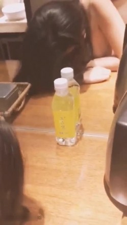 最新极品靓乳高颜值女神Sailor私房订制私拍流出 趴桌子上被男友后入猛操 浴缸玩美乳浪穴 这小骚货太漂亮了 截图16