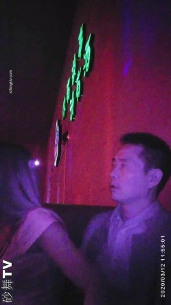 【猎奇资源 砂舞】舞厅内的淫乱 重金属质感般的性爱 抓奶+抠逼+摸屌+口爆+打站桩+站炮 淫乱篇 截图12