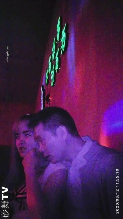 【猎奇资源 砂舞】舞厅内的淫乱 重金属质感般的性爱 抓奶+抠逼+摸屌+口爆+打站桩+站炮 淫乱篇 截图13