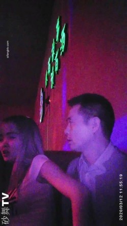 【猎奇资源 砂舞】舞厅内的淫乱 重金属质感般的性爱 抓奶+抠逼+摸屌+口爆+打站桩+站炮 淫乱篇 截图14