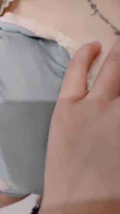 极品巨乳女神 颜值耐打 冲击炮自慰 裸舞诱惑 后入大屁股 逼型好好看，做爱床上特别骚 截图16