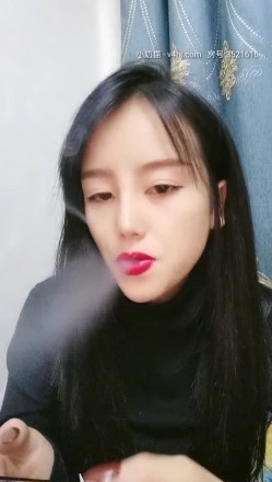 国产小宝贝全程露脸火辣身材颜值女神，性感的脱衣艳舞甩奶电臀很是诱惑，自己揉捏骚奶子骚穴特写展示呻吟可射 截图3