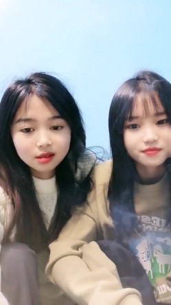 叛逆少女拉美乳闺蜜下海 ！这个闺蜜奶子真漂亮 截图1
