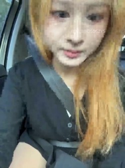 ️颜值主播【yuki_june】新人超高颜值黄发大眼睛美女、完美身材、户外商场真实漏出喷水 截图1