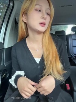 ️颜值主播【yuki_june】新人超高颜值黄发大眼睛美女、完美身材、户外商场真实漏出喷水 截图5