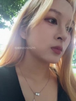 ️颜值主播【yuki_june】新人超高颜值黄发大眼睛美女、完美身材、户外商场真实漏出喷水 截图8
