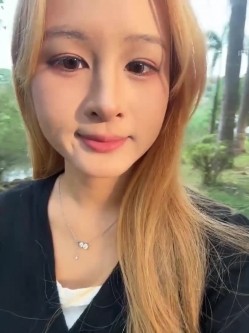 ️颜值主播【yuki_june】新人超高颜值黄发大眼睛美女、完美身材、户外商场真实漏出喷水 截图13