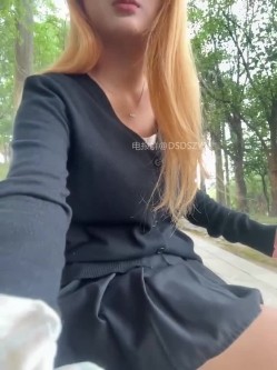 ️颜值主播【yuki_june】新人超高颜值黄发大眼睛美女、完美身材、户外商场真实漏出喷水 截图14