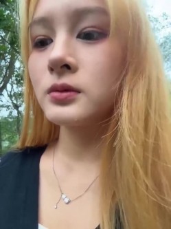 ️颜值主播【yuki_june】新人超高颜值黄发大眼睛美女、完美身材、户外商场真实漏出喷水 截图16