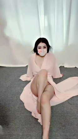 青春无敌，抖音风艺校美少女【杨晓花】定制福利，露脸露点，各种热门BGM裸舞 截图4