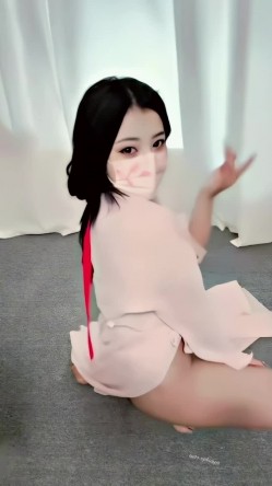 青春无敌，抖音风艺校美少女【杨晓花】定制福利，露脸露点，各种热门BGM裸舞 截图7