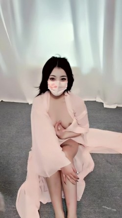 青春无敌，抖音风艺校美少女【杨晓花】定制福利，露脸露点，各种热门BGM裸舞 截图9