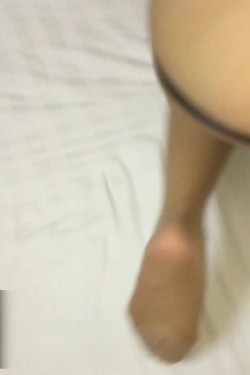 有钱富二代大玩大三美女校花女友 黑丝带捆绑 逼逼好紧操得好舒服好爽 截图2