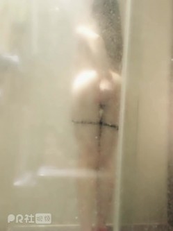 网红人气少女隔壁小姐姐VIP超大尺度私拍之15k粉丝福利 原版超清合集 截图10