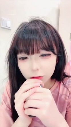 校花学妹【甜心教主】超甜美动人跳蛋裸舞道具自慰喷水 截图2