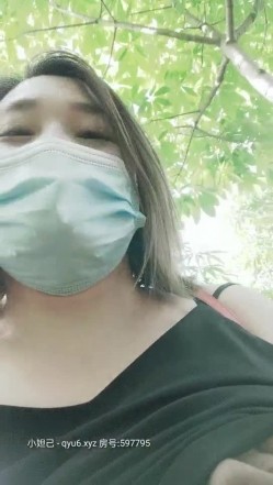 潮喷燕姐户外塞着跳蛋进村勾引老头打炮给他吃伟哥搞老头孙子在家叫来一起爷孙组合玩3P年轻人J8香直接无套 截图10