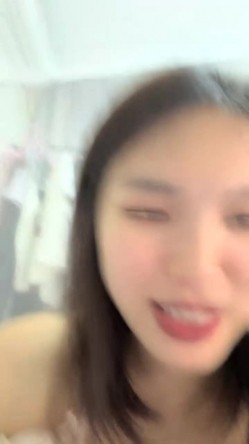 邻家女神的淫荡一面你【桃子鱼】清纯害羞被男友连操了好几天无套内射尽情蹂躏不断的高潮中 截图4